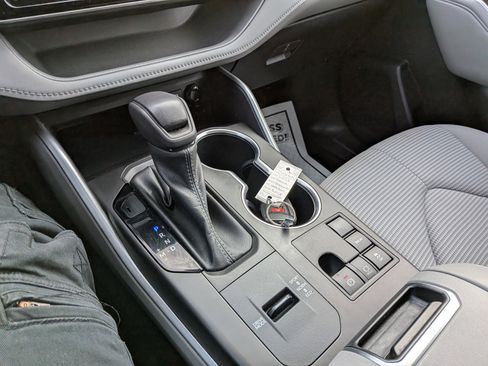 Used 2023 Toyota Highlander L image 20