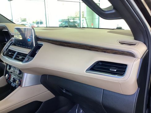 Used 2024 Chevrolet Suburban Premier image 17