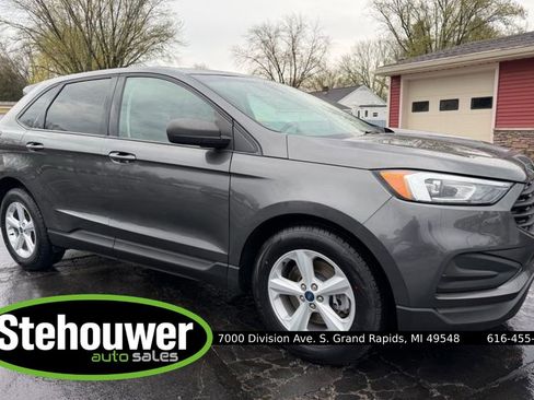 Used 2020 Ford Edge SE image 1