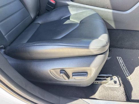 Used 2022 Toyota Highlander XLE image 11