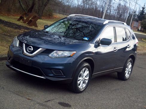 Used 2016 Nissan Rogue SV w/ SV Premium Package image 4