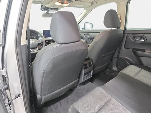 Used 2025 Nissan Rogue SV AWD/4WD image 12
