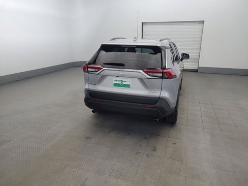 Used 2021 Toyota RAV4 LE w/ Carpet Mat Package (TMS) AWD/4WD image 7