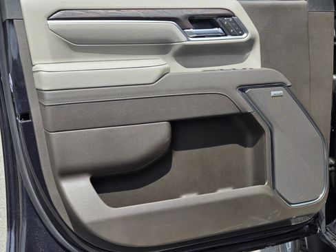 Used 2025 GMC Sierra 2500 SLT w/ SLT Convenience Package image 18