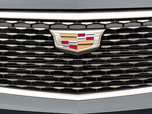 Used 2025 Cadillac XT6 Premium Luxury image 15