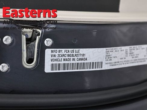 Used 2020 Chrysler Pacifica Touring-L FWD image 38