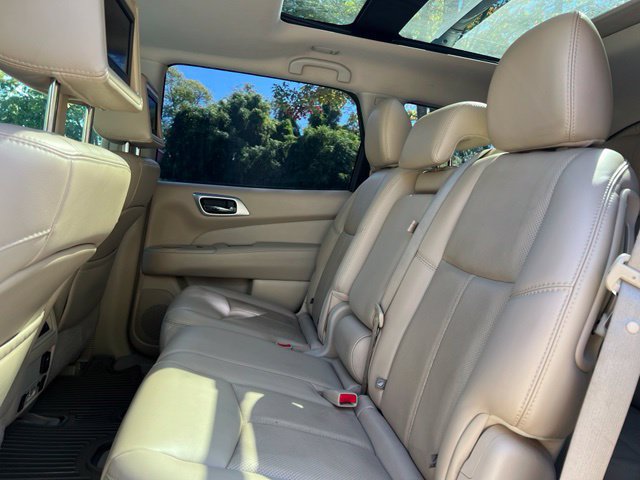 Used 2015 Nissan Pathfinder Platinum w/ Family Entertainment Package FWD image 16