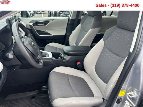Used 2021 Toyota RAV4 XLE w/ Convenience Package AWD/4WD image 11