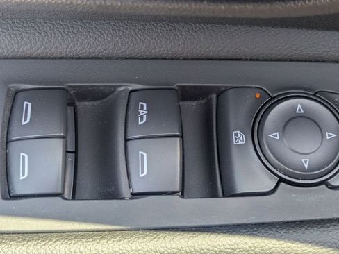 Used 2024 GMC Terrain SLE w/ Driver Convenience Package FWD image 11