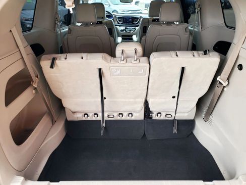 Used 2019 Chrysler Pacifica Touring-L Plus FWD image 17