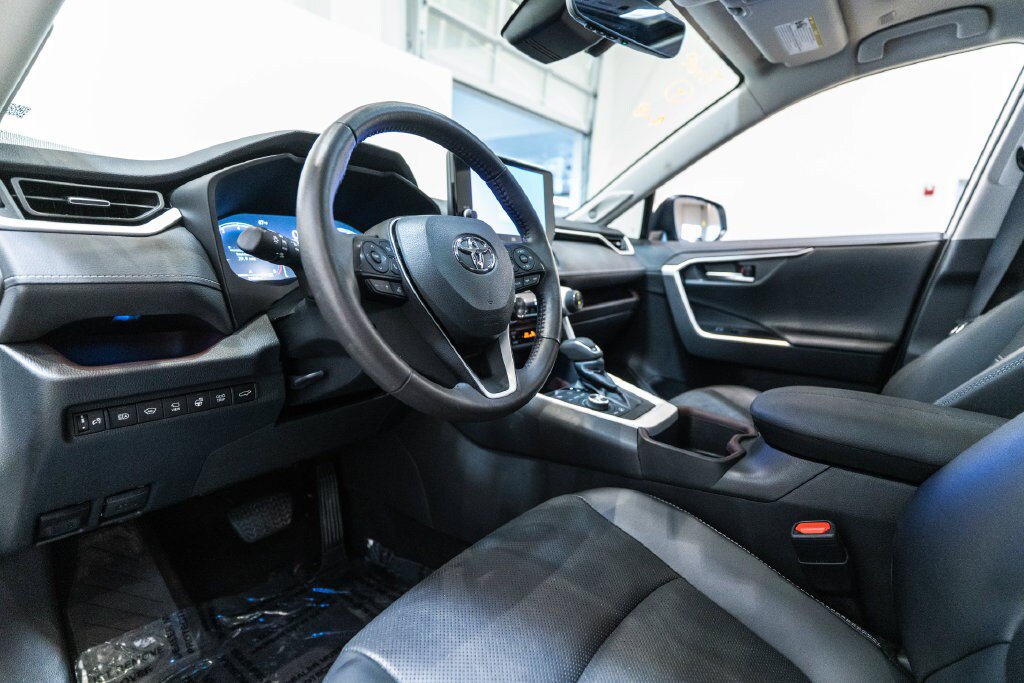 Used 2023 Toyota RAV4 Limited AWD/4WD image 4