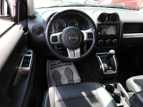 Used 2017 Jeep Compass Latitude AWD/4WD image 15
