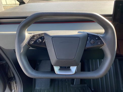 Used 2024 Tesla Cybertruck AWD Crew Cab image 9