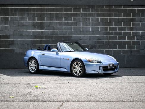 Used 2004 Honda S2000 image 2