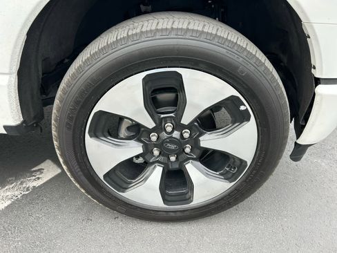 Used 2024 Ford F150 Lightning Platinum image 39