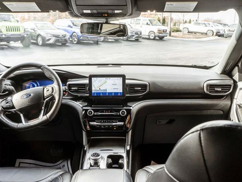 Used 2022 Ford Explorer ST w/ ST Street Pack image 8