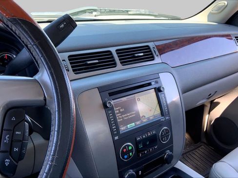 Used 2014 GMC Sierra 2500 SLT w/ Suspension Package, Off-Road AWD/4WD image 6