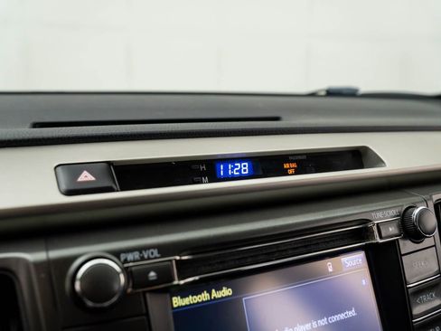 Used 2014 Toyota RAV4 LE image 21