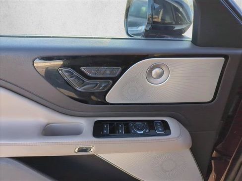 Used 2022 Lincoln Aviator Reserve w/ Equipment Group 201A AWD/4WD image 11