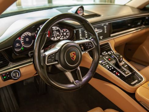 Used 2018 Porsche Panamera RWD image 8