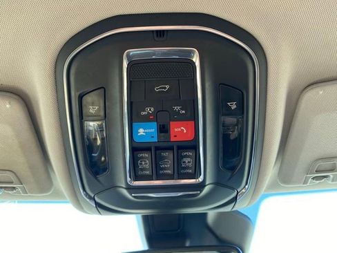 Used 2024 Jeep Grand Cherokee Limited w/ Black Appearance Package AWD/4WD image 18