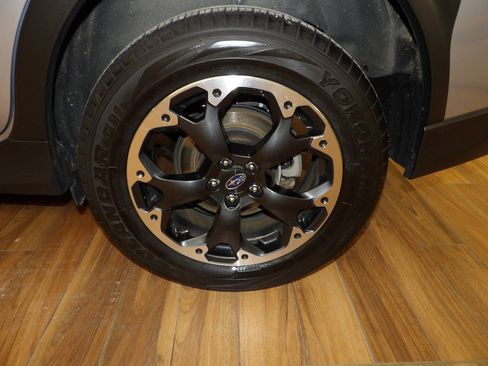 Used 2023 Subaru Crosstrek 2.0i Premium image 9