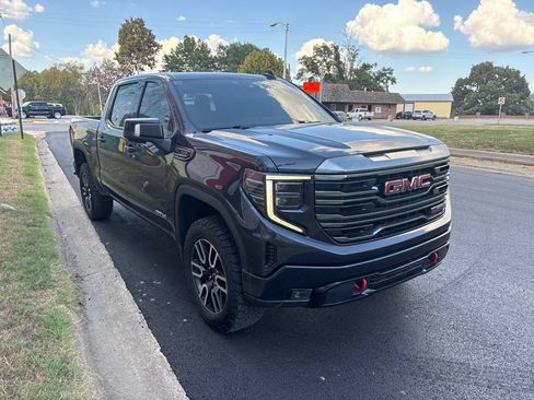 Used 2022 GMC Sierra 1500 AT4 w/ AT4 Preferred Package AWD/4WD image 8