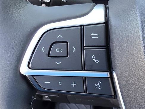 Certified 2025 Toyota Highlander Limited image 30