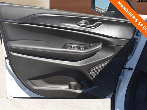 New 2025 Jeep Grand Cherokee L Laredo w/ Luxury Tech Group I image 23