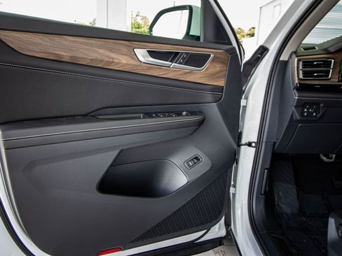 New 2026 Volkswagen Atlas SE FWD image 23