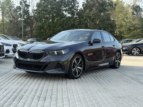 Certified 2025 BMW 530i w/ M Sport Package image 2