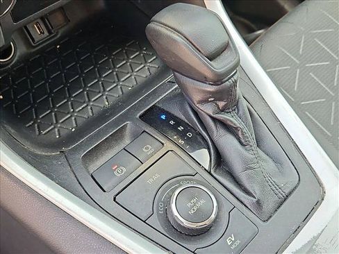 Used 2021 Toyota RAV4 XLE AWD/4WD image 14