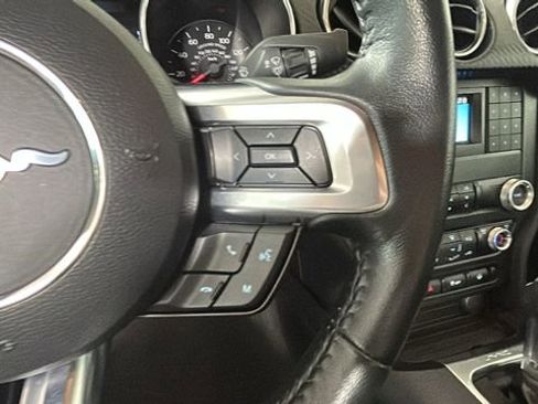 Used 2022 Ford Mustang Coupe RWD image 17