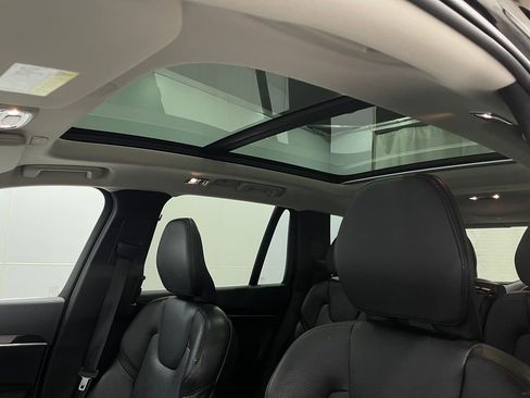 Used 2019 Volvo XC90 T5 Momentum w/ Protection Package Premier image 12