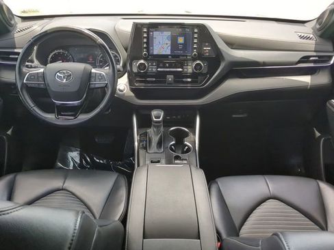 Used 2021 Toyota Highlander XSE FWD image 15