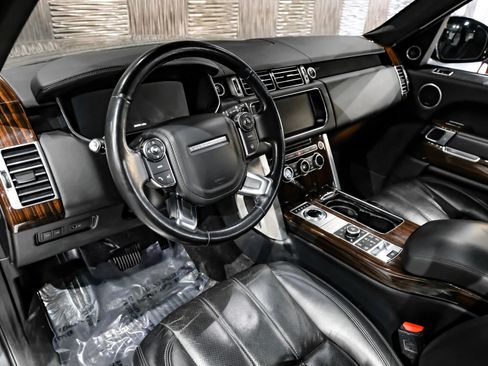 Used 2017 Land Rover Range Rover HSE image 3