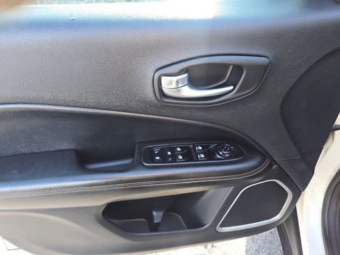 Used 2019 Jeep Compass Latitude w/ Safety & Security Group AWD/4WD image 19