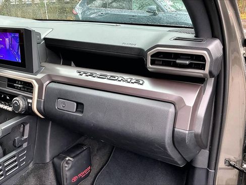 Certified 2025 Toyota Tacoma TRD Off-Road image 17