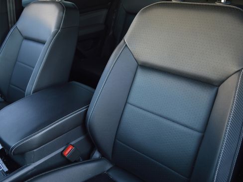 Used 2022 Volkswagen Atlas Cross Sport SE image 26