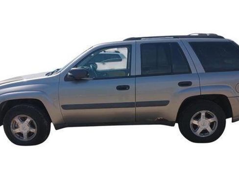 Used 2005 Chevrolet TrailBlazer LS w/ LS Preferred Equipment Group AWD/4WD image 2
