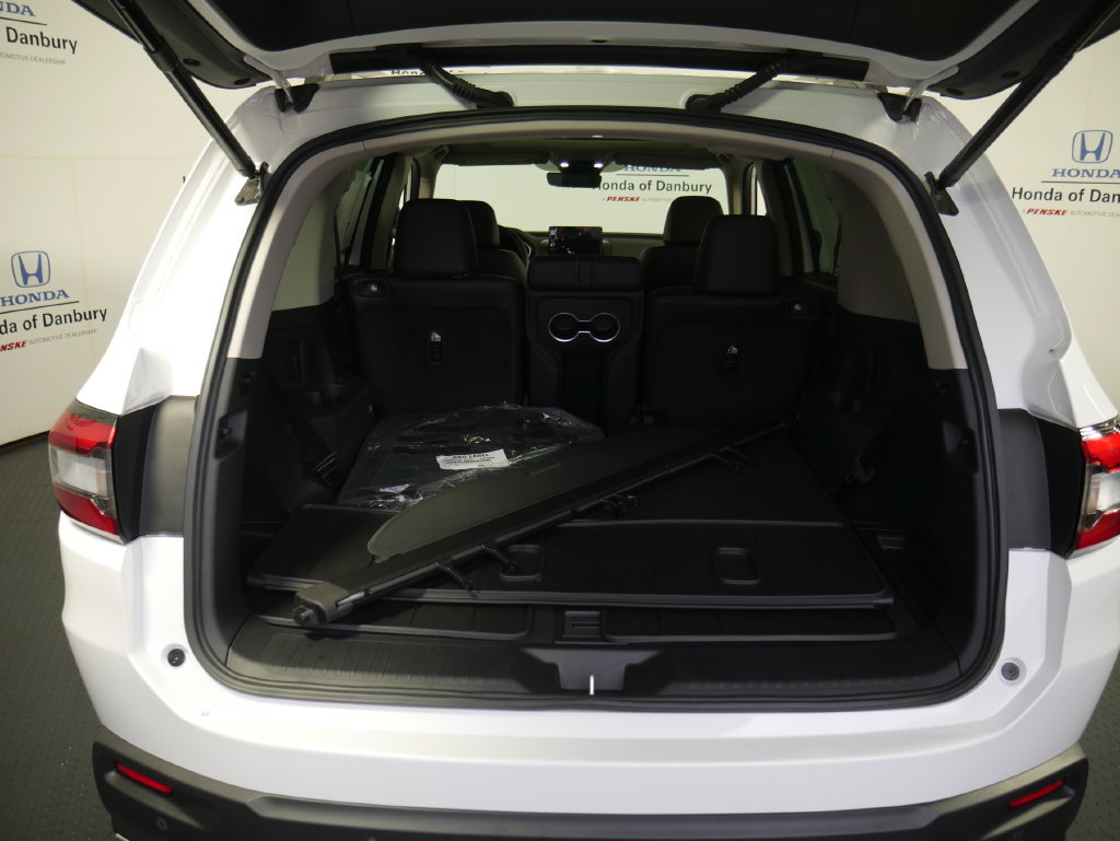 New 2026 Honda Pilot Touring image 7