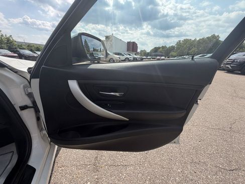 Used 2018 BMW 320i xDrive Sedan AWD/4WD image 24