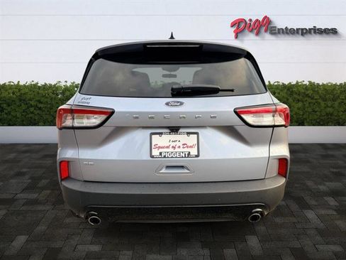 Used 2022 Ford Escape SE w/ SE Sport Appearance Package image 9