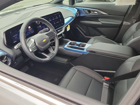 Used 2026 Chevrolet Equinox EV LT image 3