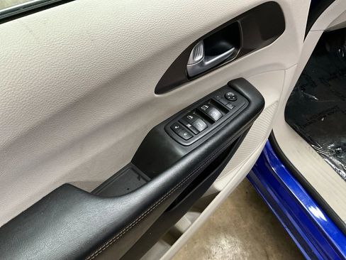 Used 2018 Chrysler Pacifica Touring Plus image 15