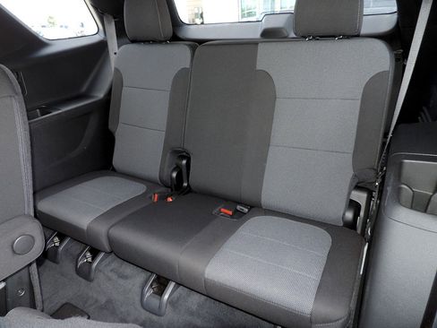Used 2023 Chevrolet Traverse LT FWD image 18