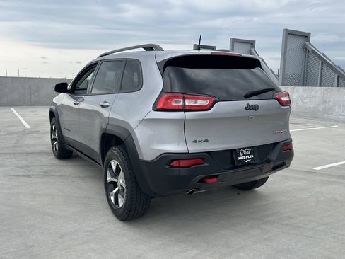 Used 2016 Jeep Cherokee Trailhawk AWD/4WD image 7