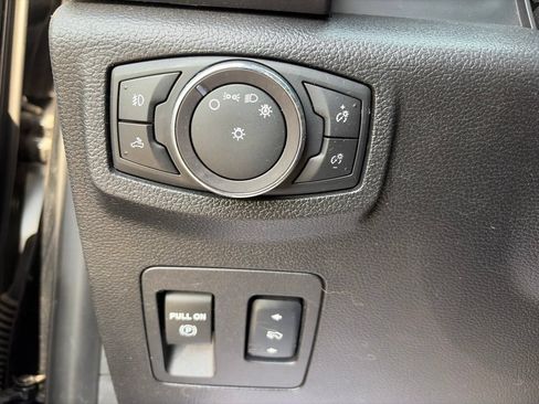 Used 2018 Ford F150 XLT w/ Equipment Group 302A Luxury AWD/4WD image 17