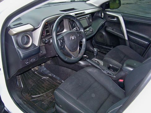 Used 2018 Toyota RAV4 XLE AWD/4WD image 28