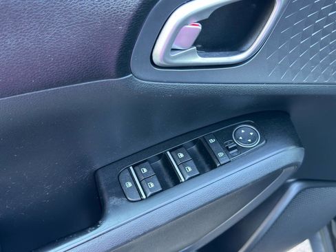 Used 2020 Kia Soul S FWD image 11